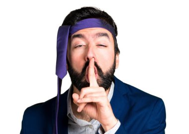 Çılgın ve sarhoş işadamı sessizlik jest yapma