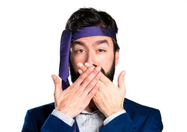 Çılgın ve sarhoş işadamı ağzını kapsayan