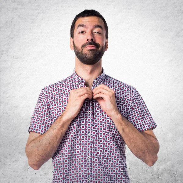 Yakışıklı adam izole beyaz zemin üzerine