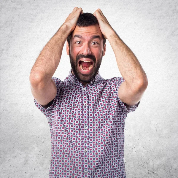 Yakışıklı adam izole beyaz zemin üzerine