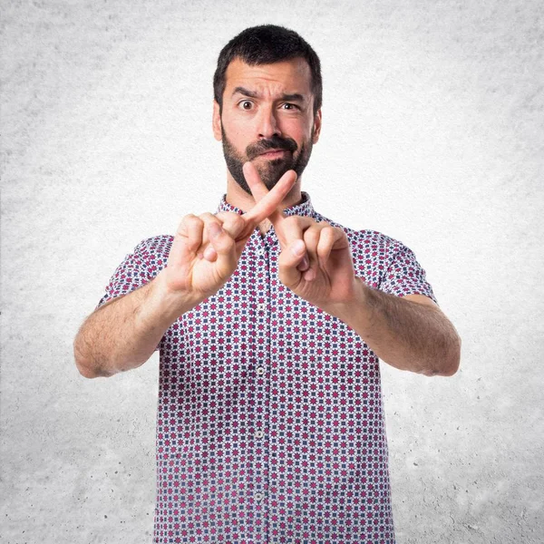 Hiçbir hareketi yapan yakışıklı erkek