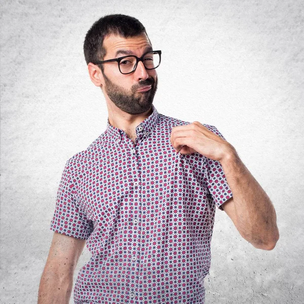 Adam kendisiyle gurur