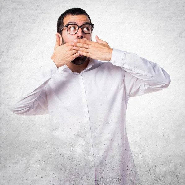 Knappe man met bril doen verrassing gebaar — Stockfoto