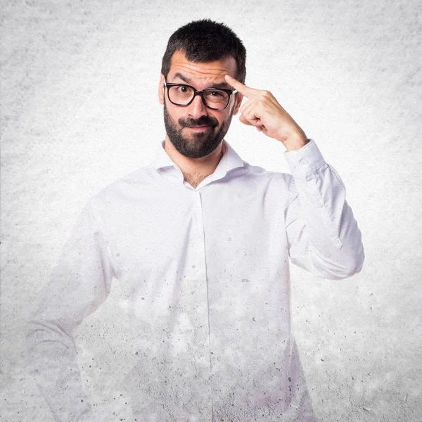 Bonito homem com óculos a pensar — Fotografia de Stock