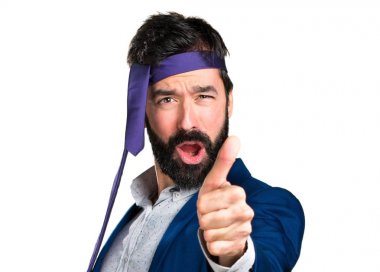 Çılgın ve sarhoş işadamı başparmak ile