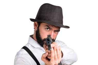 Hipster adam tabancayla ateş