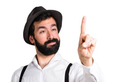 Şeffaf ekranda dokunmadan sakallı hippi adam