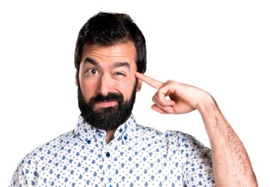 Deli jest yapma sakallı yakışıklı esmer adam