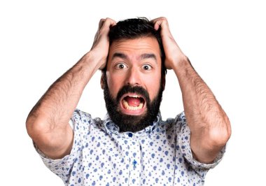 Sakallı sinirli esmer yakışıklı