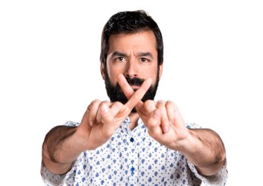 Hiçbir hareketi yapma sakallı yakışıklı esmer adam