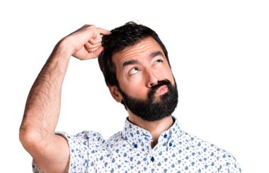 Şüpheleri sakallı yakışıklı esmer adam