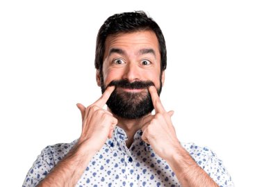 Sakallı mutlu yakışıklı esmer adam