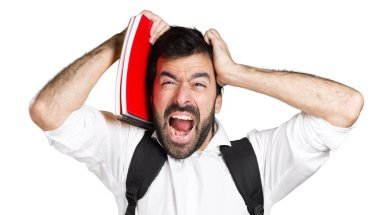 Esmer yakışıklı beyaz arka plan üzerinde