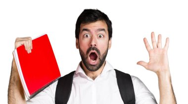 Esmer yakışıklı beyaz arka plan üzerinde