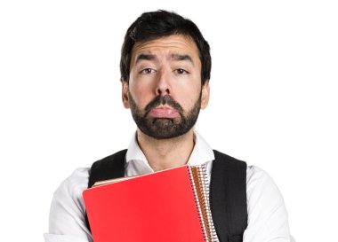 Esmer yakışıklı beyaz arka plan üzerinde