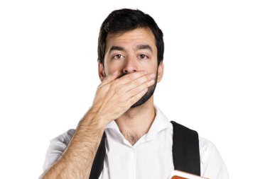 Ağzını kapsayan öğrenci adam