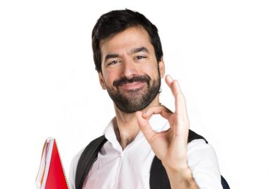 Ok işareti yaparak öğrenci adam