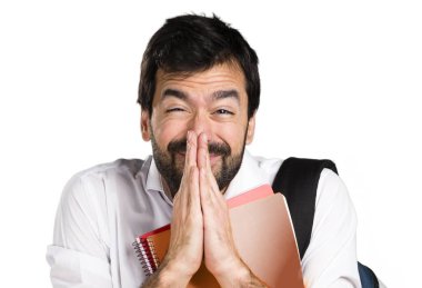 Esmer yakışıklı beyaz arka plan üzerinde