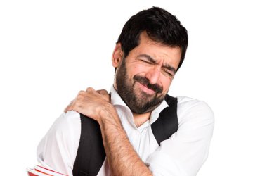 Omuz ağrısı olan öğrenci adam