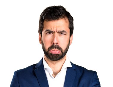 Esmer yakışıklı beyaz arka plan üzerinde