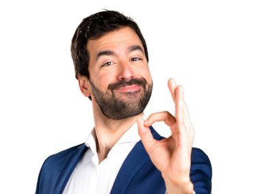 Yakışıklı adam ok işareti yapmak