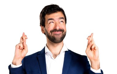 Yakışıklı adam parmaklarıyla geçiş