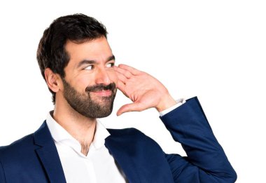 Yakışıklı adam bir şey dinleme