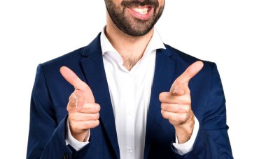 Yakışıklı adam önüne işaret