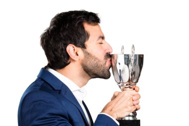 Yakışıklı adam bir kupa holding