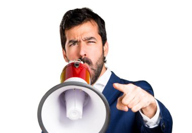 Yakışıklı adam tarafından megafon bağırarak