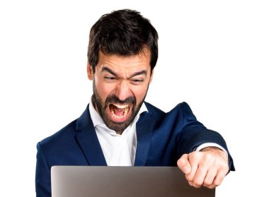 dizüstü bilgisayar ile yakışıklı adam