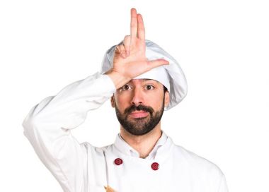 Biraz ekmek tutan ve aptal tabelayı yapım genç baker