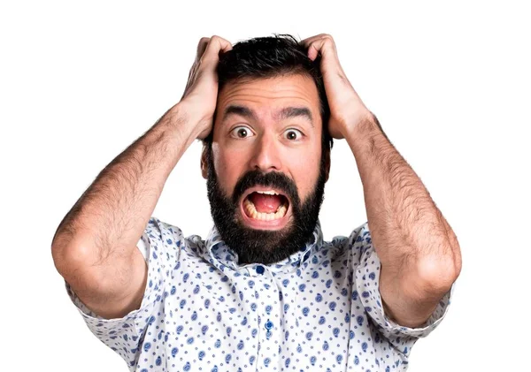 Sakallı sinirli esmer yakışıklı