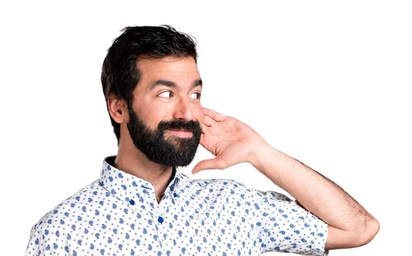 Bir şey dinlerken sakallı yakışıklı esmer adam — Stok fotoğraf