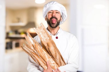 Biraz ekmek tutarak ve dilini mutfakta yaptırmayı genç baker