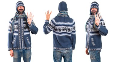 Adam kümesiyle dört sayma kış giysileri