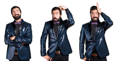 Şüpheleri payet ceket ile yakışıklı adam