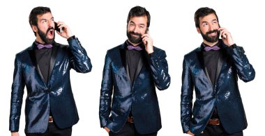 Payet ceket için mobil konuşuyor yakışıklı adam