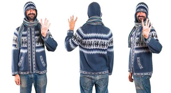 Adam kümesiyle dört sayma kış giysileri