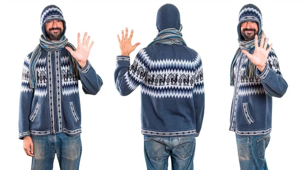 Adam bir dizi beş sayma kış giysileri ile