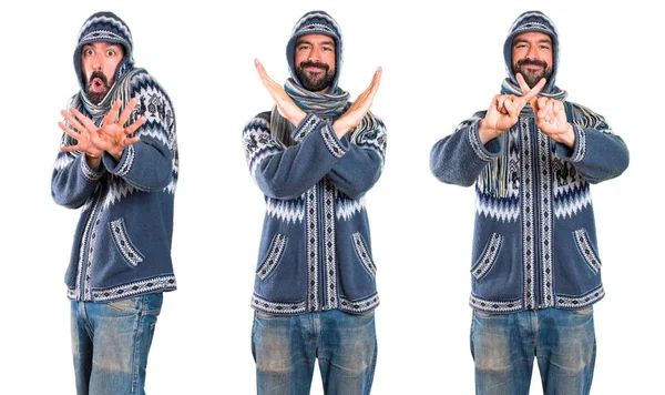 Adam hiç jest yapma kış giysileri ile ayarla