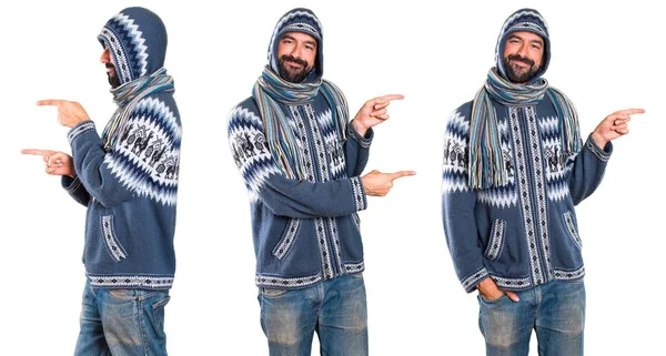 Conjunto de Hombre con ropa de invierno apuntando hacia el lateral —  Fotos de Stock