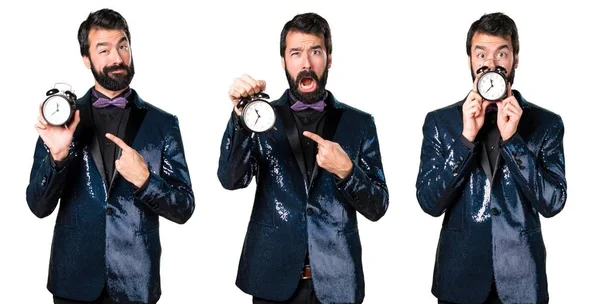 Vintage saat tutan payet ceket ile yakışıklı adam