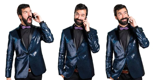 Payet ceket için mobil konuşuyor yakışıklı adam