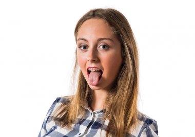 Sarışın genç kız bir şaka yapmak