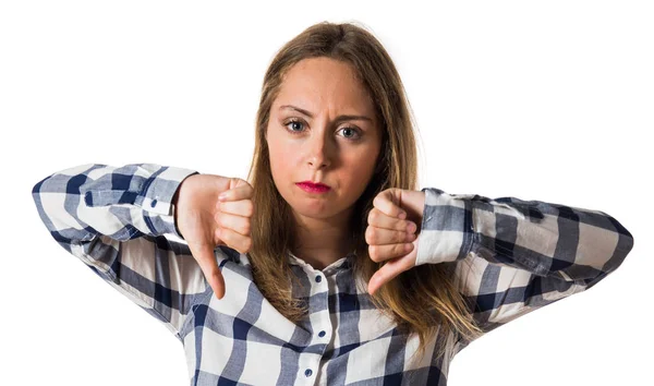 Blonde tiener meisje slecht signaal maken — Stockfoto