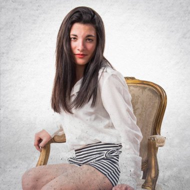 Vintage kanepe modeli kadınla