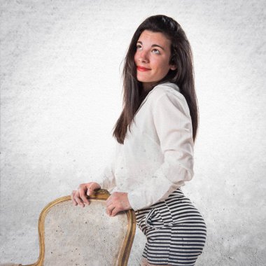 Vintage kanepe modeli kadınla