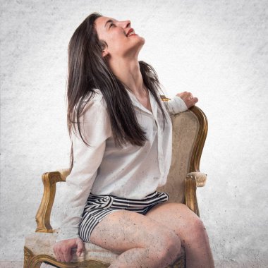 Vintage kanepe modeli kadınla