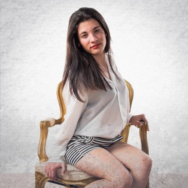 Vintage kanepe modeli kadınla